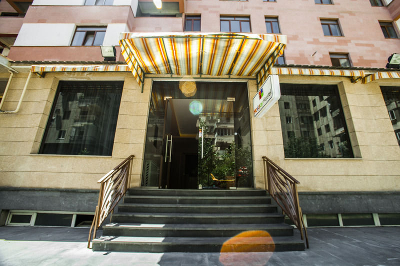 Holiday Hotel & Hostel Ereván Exterior foto